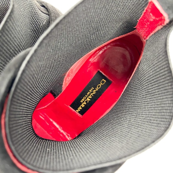 Donna Karan New York velvet booties, DKNY black velvet booties, heeled booties - Picture 4 of 7